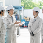 暑い場所で作業前に連絡先と手順を確認し暑さを言いやすくする職場改善